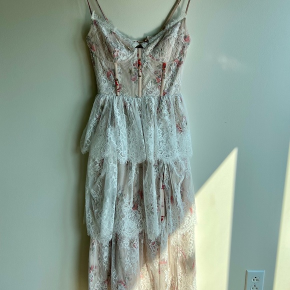 V. Chapman The Mia Dress in Natural Dainty Floral - Picture 5 of 16